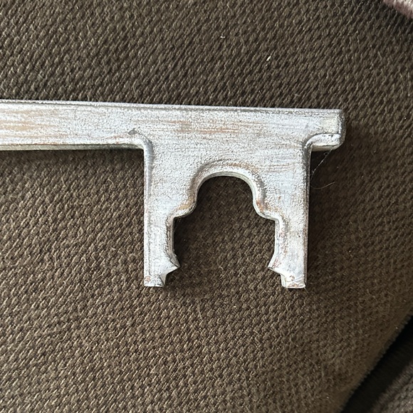 Rustic Brown Wall Key Decor - Picture 4 of 9